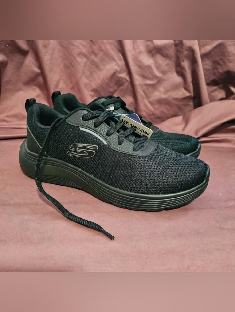 Skechers Women's black sneakers US 9